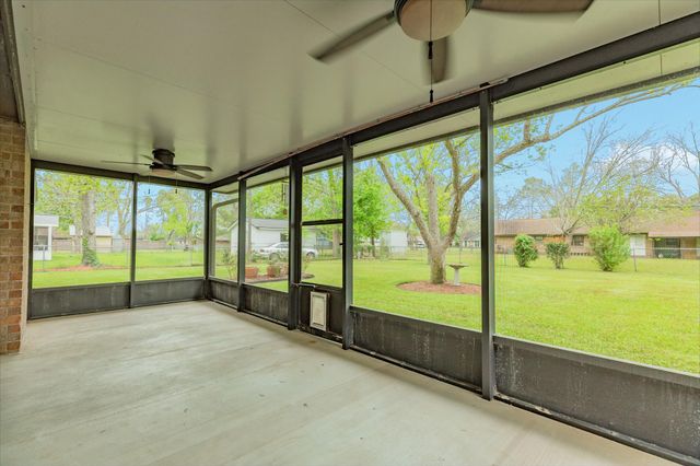 131 Singleton Street, Jones Creek, TX 77541