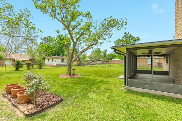 131 Singleton Street, Jones Creek, TX 77541