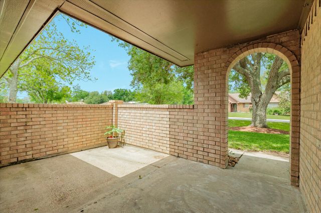 131 Singleton Street, Jones Creek, TX 77541