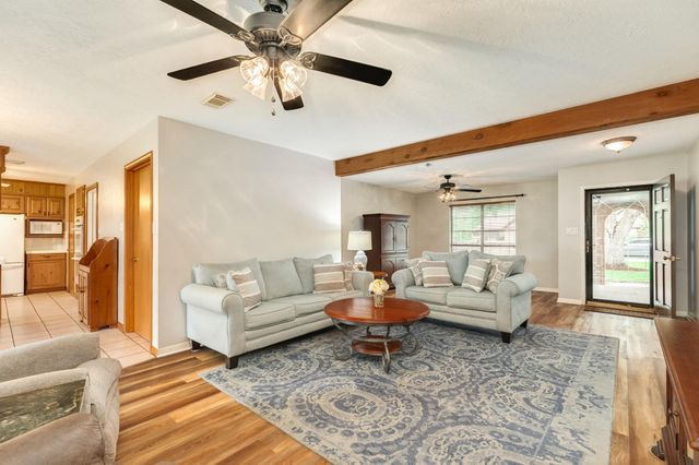 131 Singleton Street, Jones Creek, TX 77541