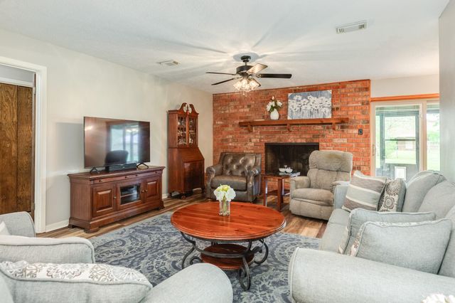 131 Singleton Street, Jones Creek, TX 77541