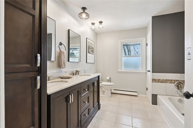 1828 Belmont Drive, Grinnell, IA 50112