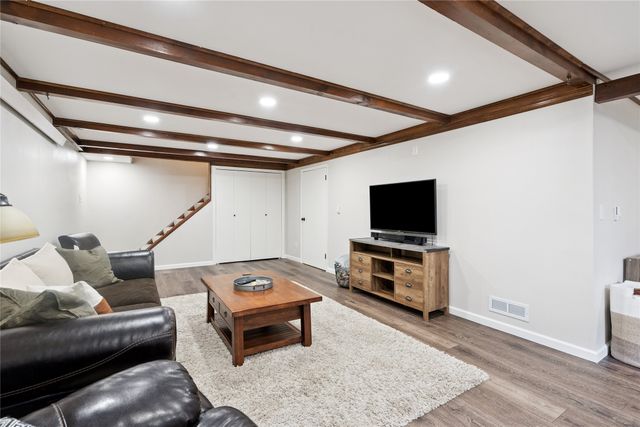 1828 Belmont Drive, Grinnell, IA 50112