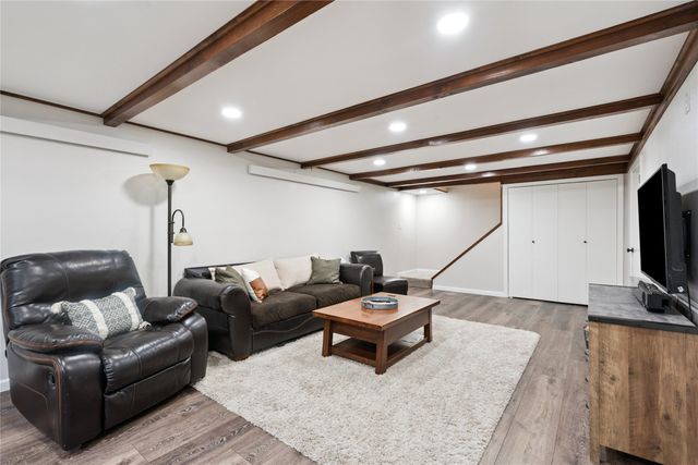 1828 Belmont Drive, Grinnell, IA 50112