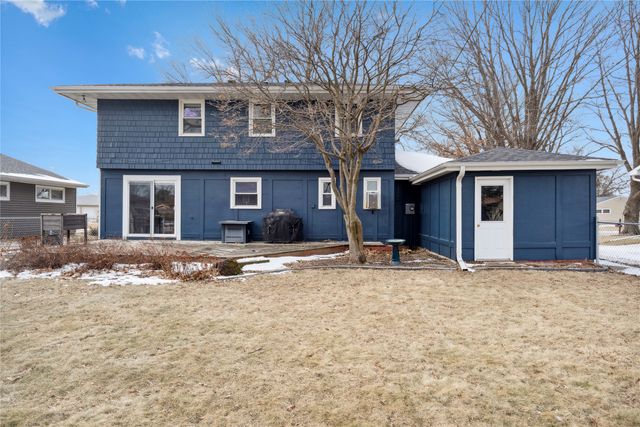 1828 Belmont Drive, Grinnell, IA 50112