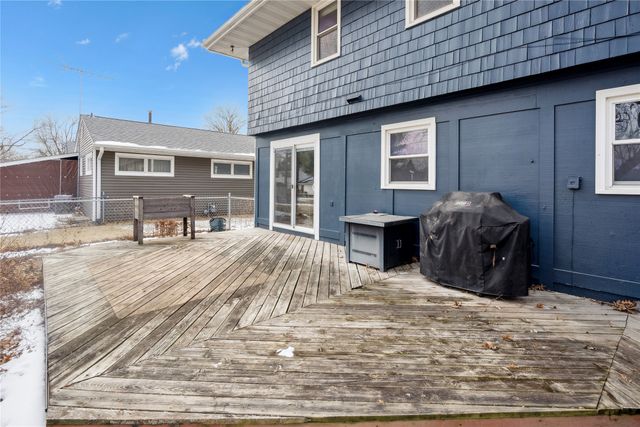 1828 Belmont Drive, Grinnell, IA 50112