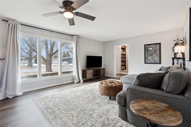 1828 Belmont Drive, Grinnell, IA 50112