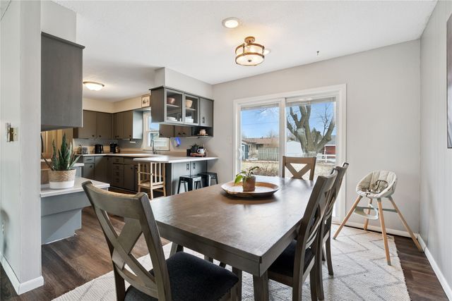 1828 Belmont Drive, Grinnell, IA 50112