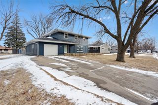 1828 Belmont Drive, Grinnell, IA 50112
