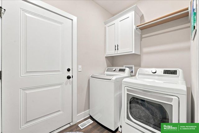 3050 Cottage Grove Lane, Fremont, NE 68025