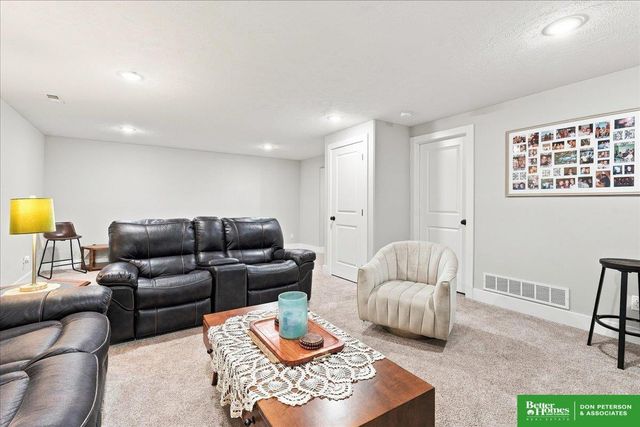 3050 Cottage Grove Lane, Fremont, NE 68025
