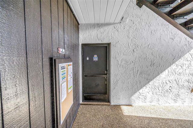 3269 BENEVA ROAD 102, Sarasota, FL 34232