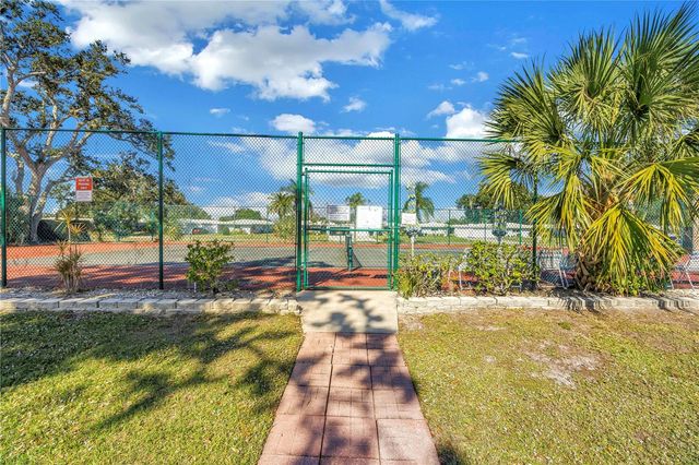 3269 BENEVA ROAD 102, Sarasota, FL 34232