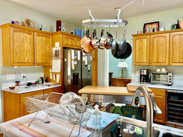 829 Xanadu Court, Johnson City, TN 37604