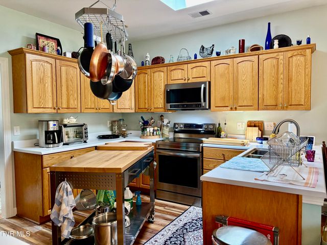 829 Xanadu Court, Johnson City, TN 37604