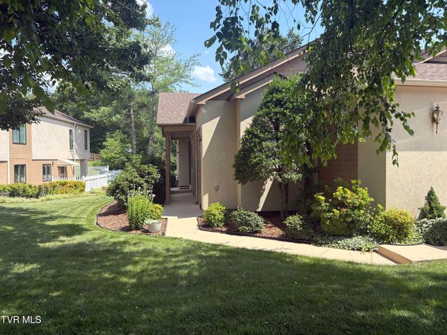 829 Xanadu Court, Johnson City, TN 37604