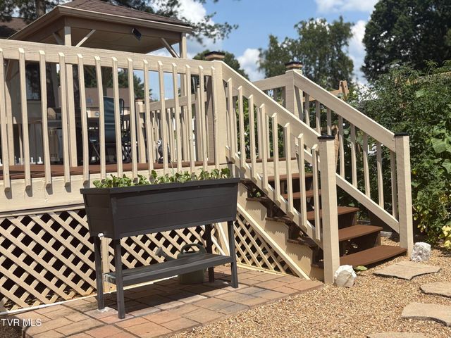 829 Xanadu Court, Johnson City, TN 37604