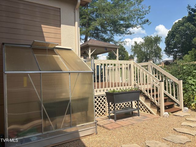 829 Xanadu Court, Johnson City, TN 37604
