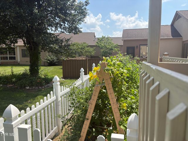 829 Xanadu Court, Johnson City, TN 37604