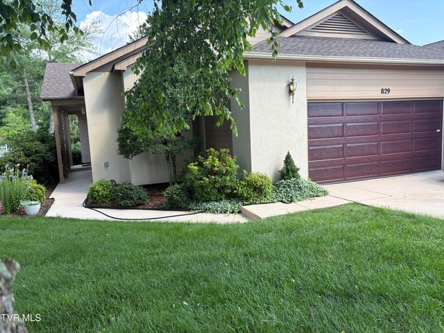 829 Xanadu Court, Johnson City, TN 37604