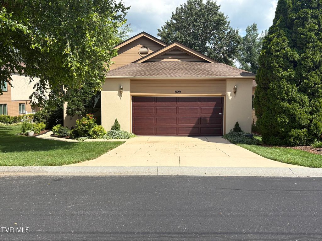 829 Xanadu Court, Johnson City, TN 37604