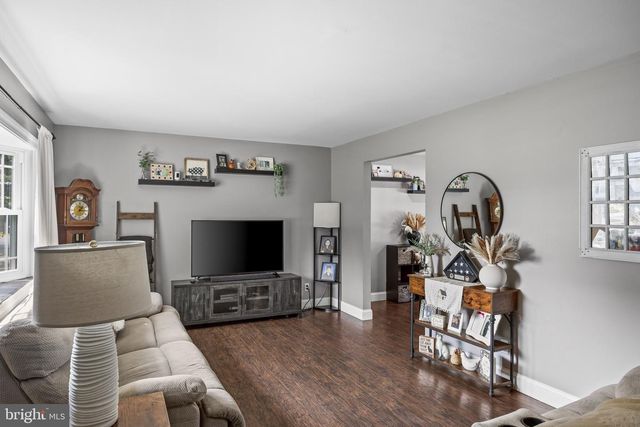 86 DEER PARK CIR, Blackwood, NJ 08012