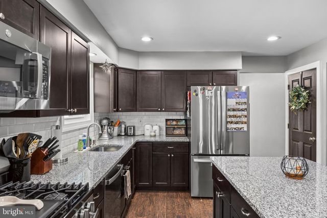 86 DEER PARK CIR, Blackwood, NJ 08012