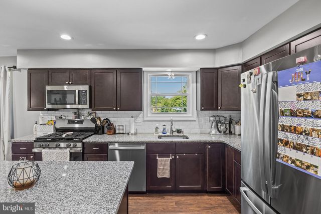 86 DEER PARK CIR, Blackwood, NJ 08012