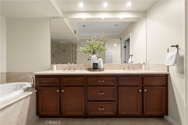 401 Bernard Street 409, Costa Mesa, CA 92627