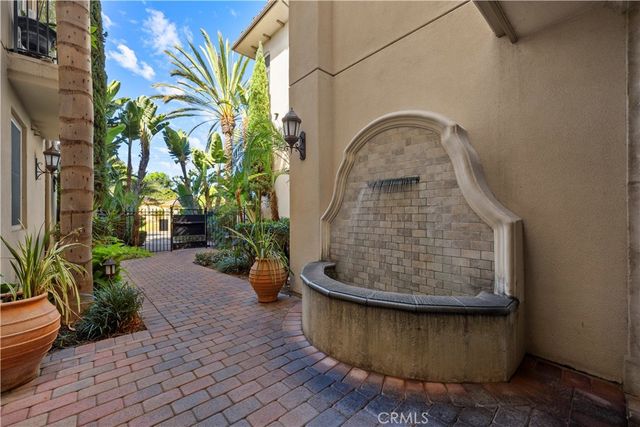 401 Bernard Street 409, Costa Mesa, CA 92627