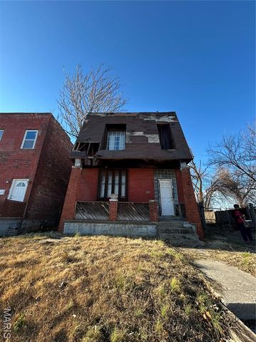 1323 N Taylor Avenue, St Louis, MO 63113