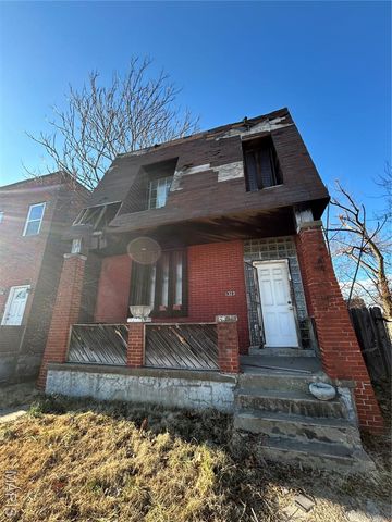 1323 N Taylor Avenue, St Louis, MO 63113