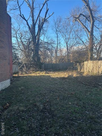1323 N Taylor Avenue, St Louis, MO 63113
