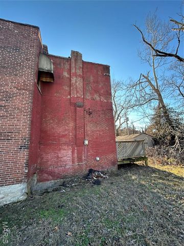 1323 N Taylor Avenue, St Louis, MO 63113