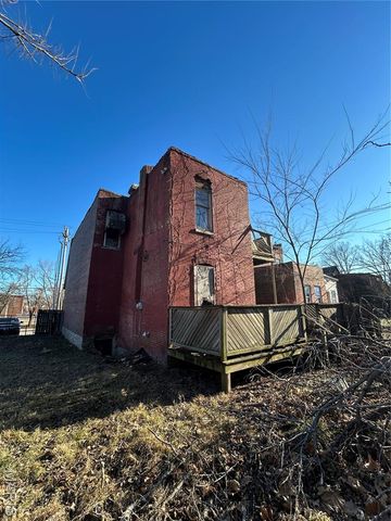 1323 N Taylor Avenue, St Louis, MO 63113