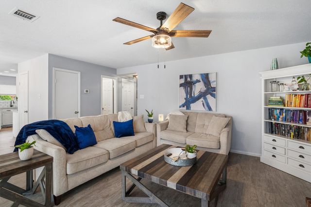 819 Rolling Run Court, Houston, TX 77062