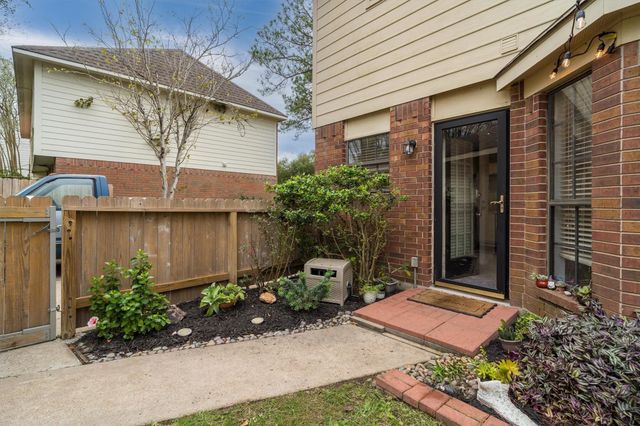 819 Rolling Run Court, Houston, TX 77062