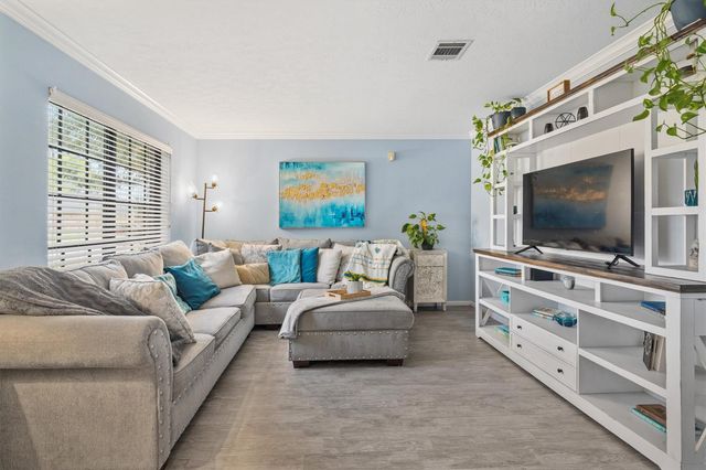 819 Rolling Run Court, Houston, TX 77062