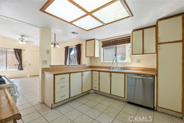 1700 E Avenue Q14 # 8, Palmdale, CA 93550