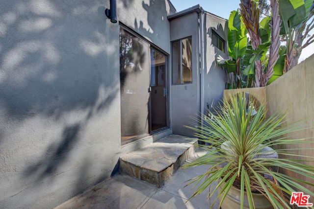 1727 Delaware Avenue, Santa Monica, CA 90404