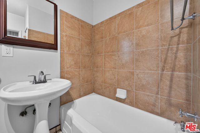 1727 Delaware Avenue, Santa Monica, CA 90404
