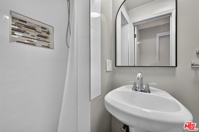 1727 Delaware Avenue, Santa Monica, CA 90404