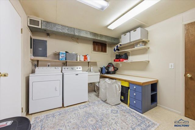 2322 LOCKWOOD DR, Rapid City, SD 57702