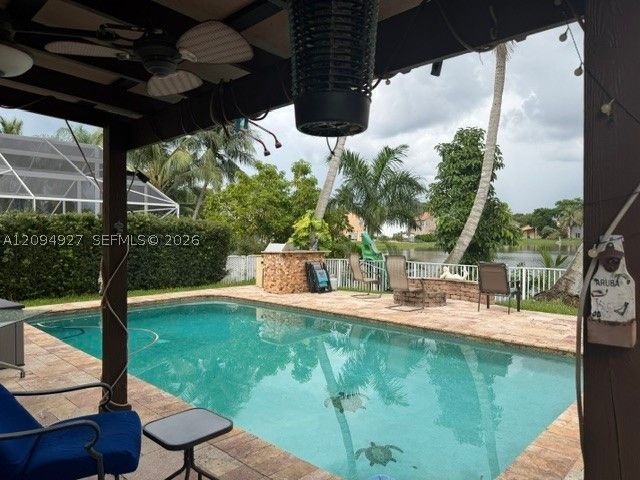 1021 NW 185th Ave, Pembroke Pines, FL 33029