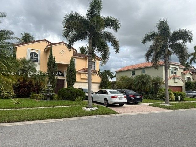 1021 NW 185th Ave, Pembroke Pines, FL 33029