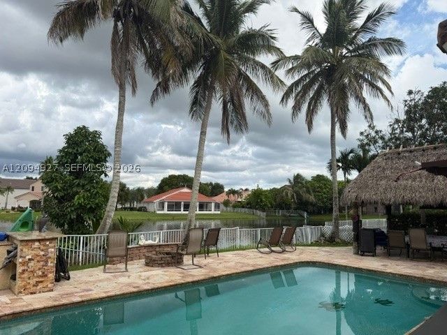 1021 NW 185th Ave, Pembroke Pines, FL 33029