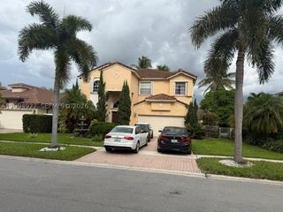 1021 NW 185th Ave, Pembroke Pines, FL 33029