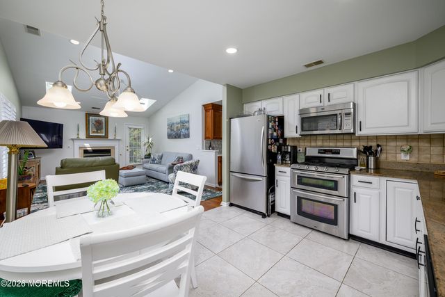 2324 N Chanticleer Court, Toms River, NJ 08755