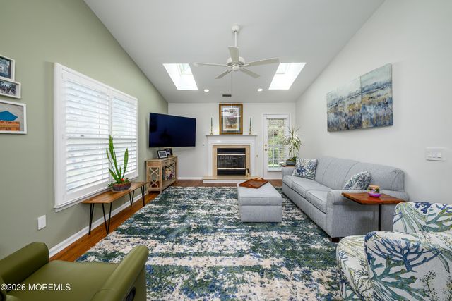 2324 N Chanticleer Court, Toms River, NJ 08755