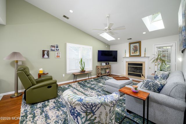 2324 N Chanticleer Court, Toms River, NJ 08755